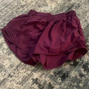 size 4 lululemon hotty hot 4 in- magenta